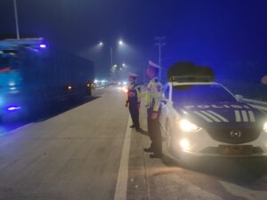 Patroli Blue Light Polres Batu Bara Ciptakan Kamseltibcar Lantas yang Aman dan Kondusif