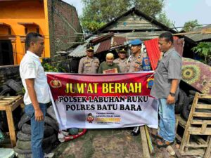 Polsek Labuhan Ruku Salurkan Bantuan Sembako dalam Program Jumat Berkah