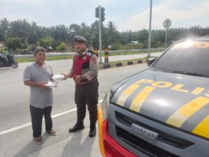 Sat Samapta Polres Batu Bara Tebar Kebaikan di Jumat Barokah