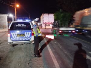 Patroli Blue Light Sat Lantas Polres Batu Bara Jaga Kamseltibcarlantas di Jalinsum