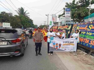 Polsek Indrapura Jamin Keamanan Jalan Sehat dan Lucky Draw HUT ke-4 RS Sapta Medika