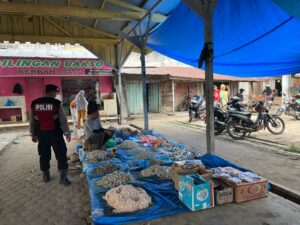 Sat Samapta Polres Batu Bara Berikan Himbauan Kamtibmas di Pasar Lima Puluh
