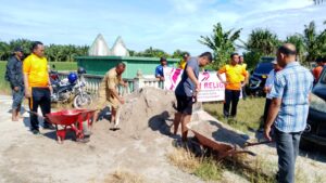 Bakti Religi Polsek Indrapura Bersihkan Makam IPDA Anumerta Martua Sigalingging
