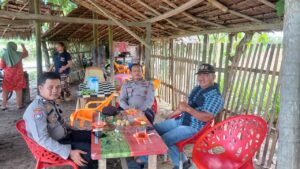 Sat Binmas Polres Batu Bara Jalin Silaturahmi dan Jaga Harkamtibmas di Desa Sumber Rejo
