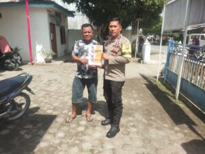 Bhabinkamtibmas Polsek Indrapura Sosialisasikan Layanan Call Center 110 di Desa Tanjung Kubah