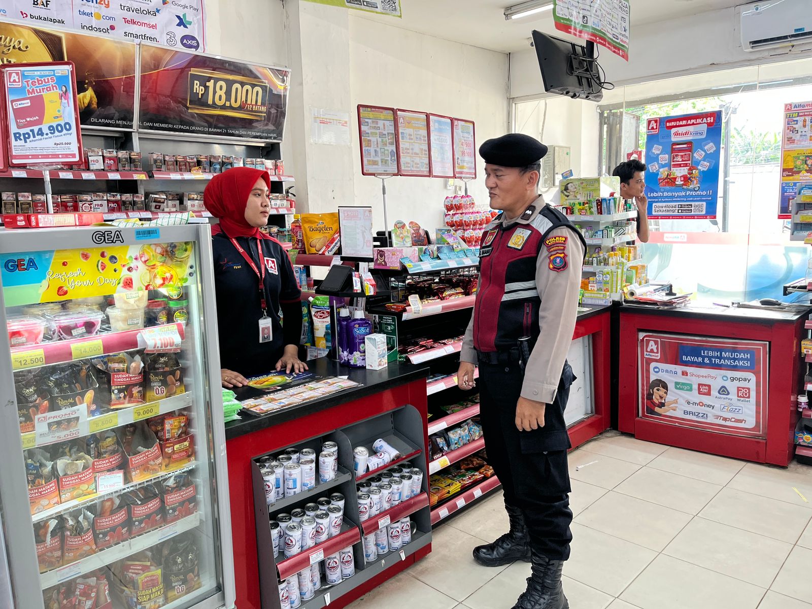 Sat Samapta Polres Batu Bara Sosialisasikan Kamtibmas di Alfamart dan Pasar Delima Indrapura