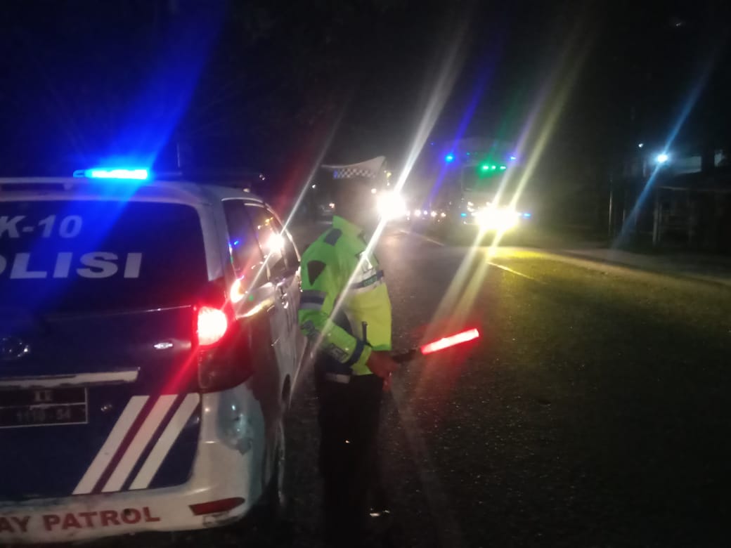 Satlantas Polres Batu Bara Gelar Pengaturan Lalu Lintas dan Patroli Blue Light di Jalinsum