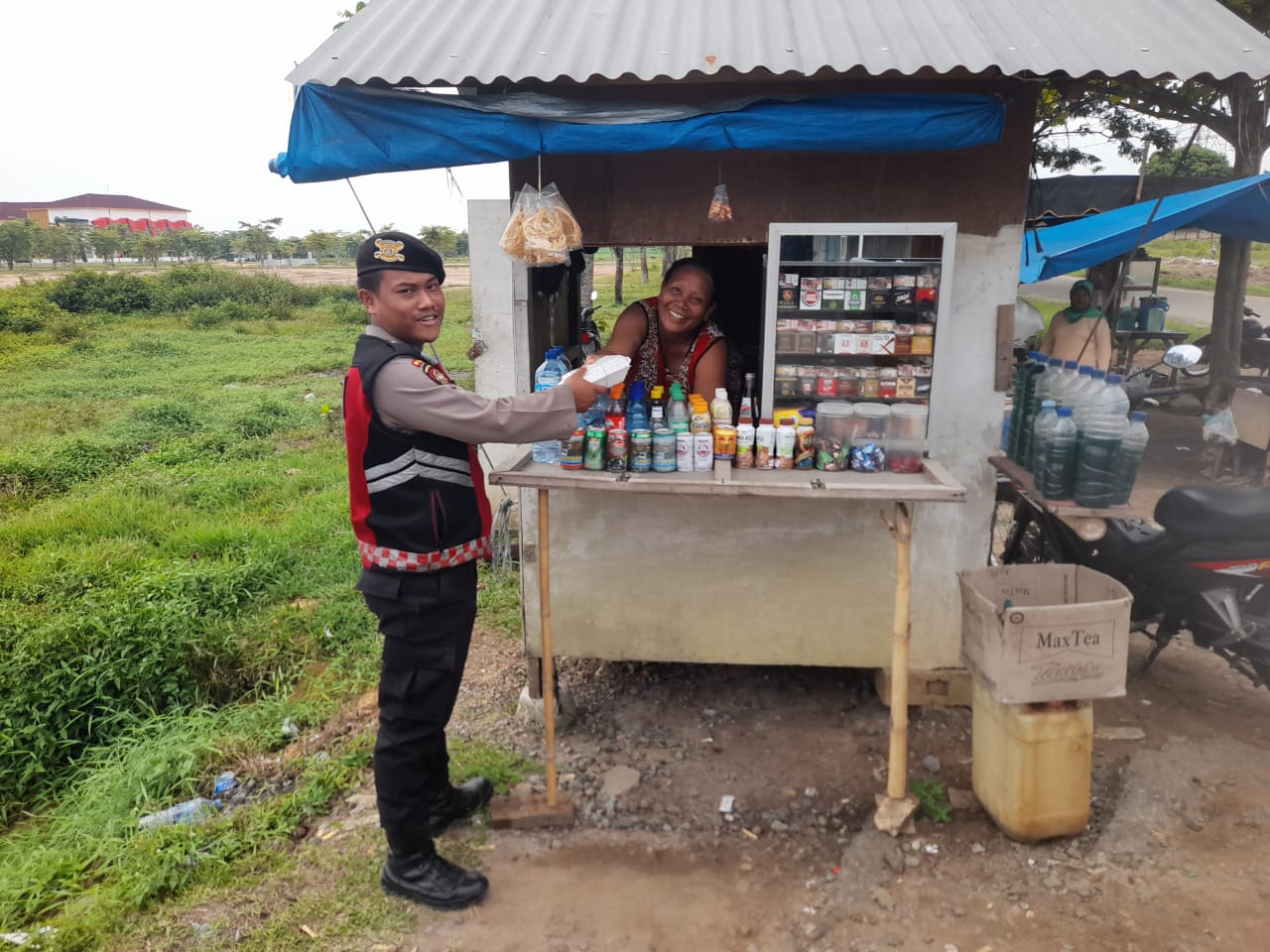Sat Samapta Polres Batu Bara Laksanakan Jumat Barokah, Bagikan Makanan untuk Warga Kurang Mampu