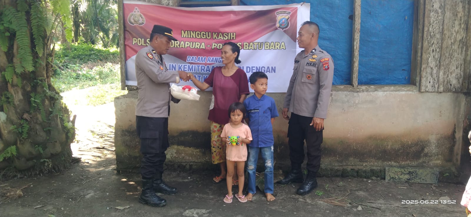 Polsek Indrapura Salurkan Bantuan Beras dalam Giat “Minggu Kasih”