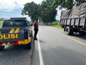 Patroli Presisi Polres Batu Bara Jaga Keamanan Jalinsum Lima Puluh