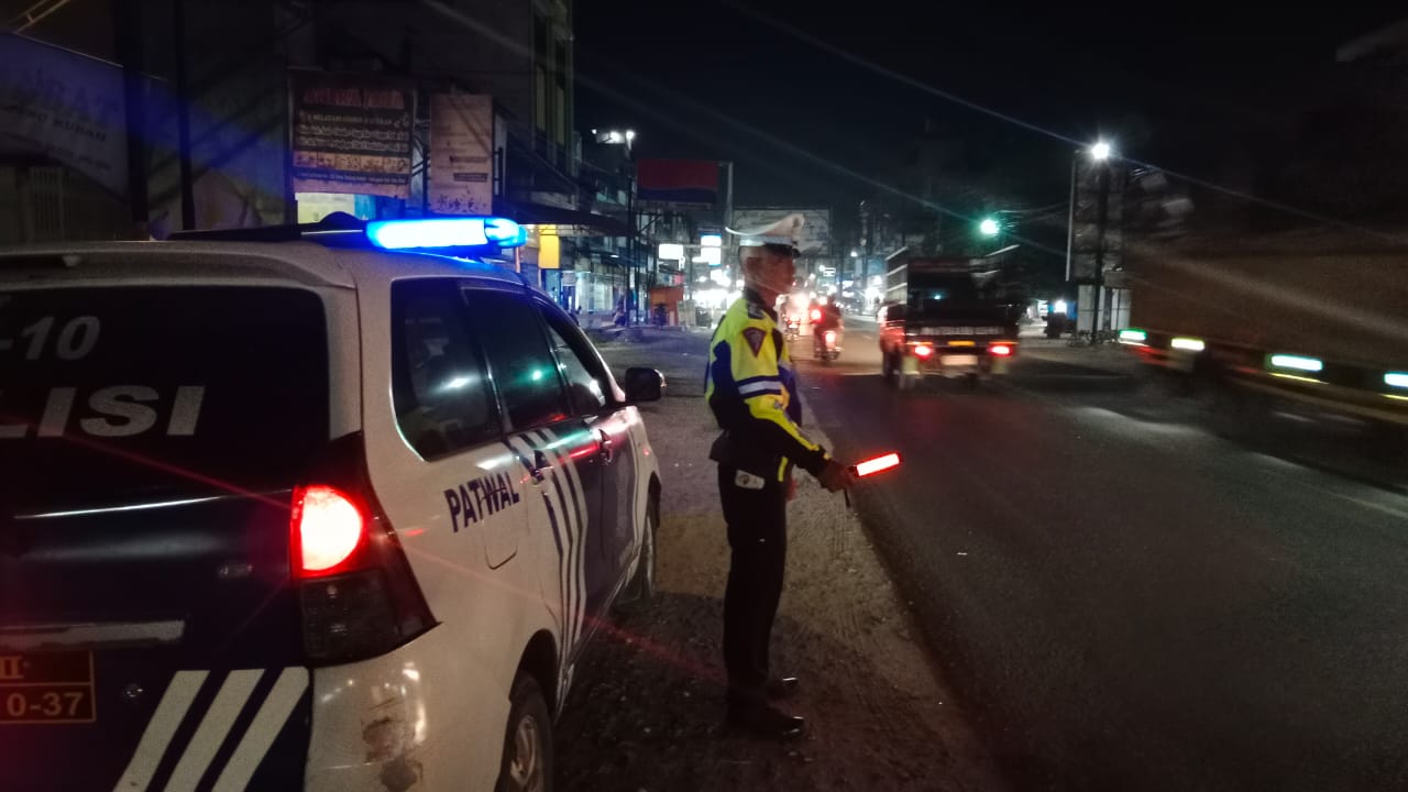 Satlantas Polres Batu Bara Patroli Blue Light, Jaga Kamseltibcarlantas di Lokasi Rawan