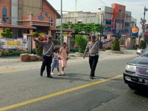 Sat Lantas Polres Batu Bara Jaga Keamanan dan Kelancaran Ibadah Minggu di Sejumlah Gereja