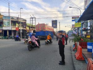 Satuan Samapta Polres Batu Bara Tingkatkan Keamanan dan Kelancaran Lalu Lintas Lewat Strong Point Pagi