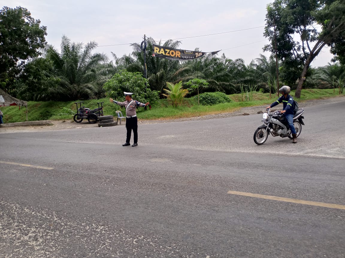 Personel Satlantas Polres Batu Bara Sukses Atur Lalu Lintas di Titik Rawan