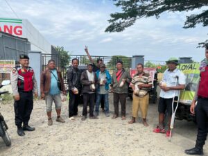 Sat Samapta Polres Batu Bara Gelar Jumat Barokah di Simpang Tol Indrapura