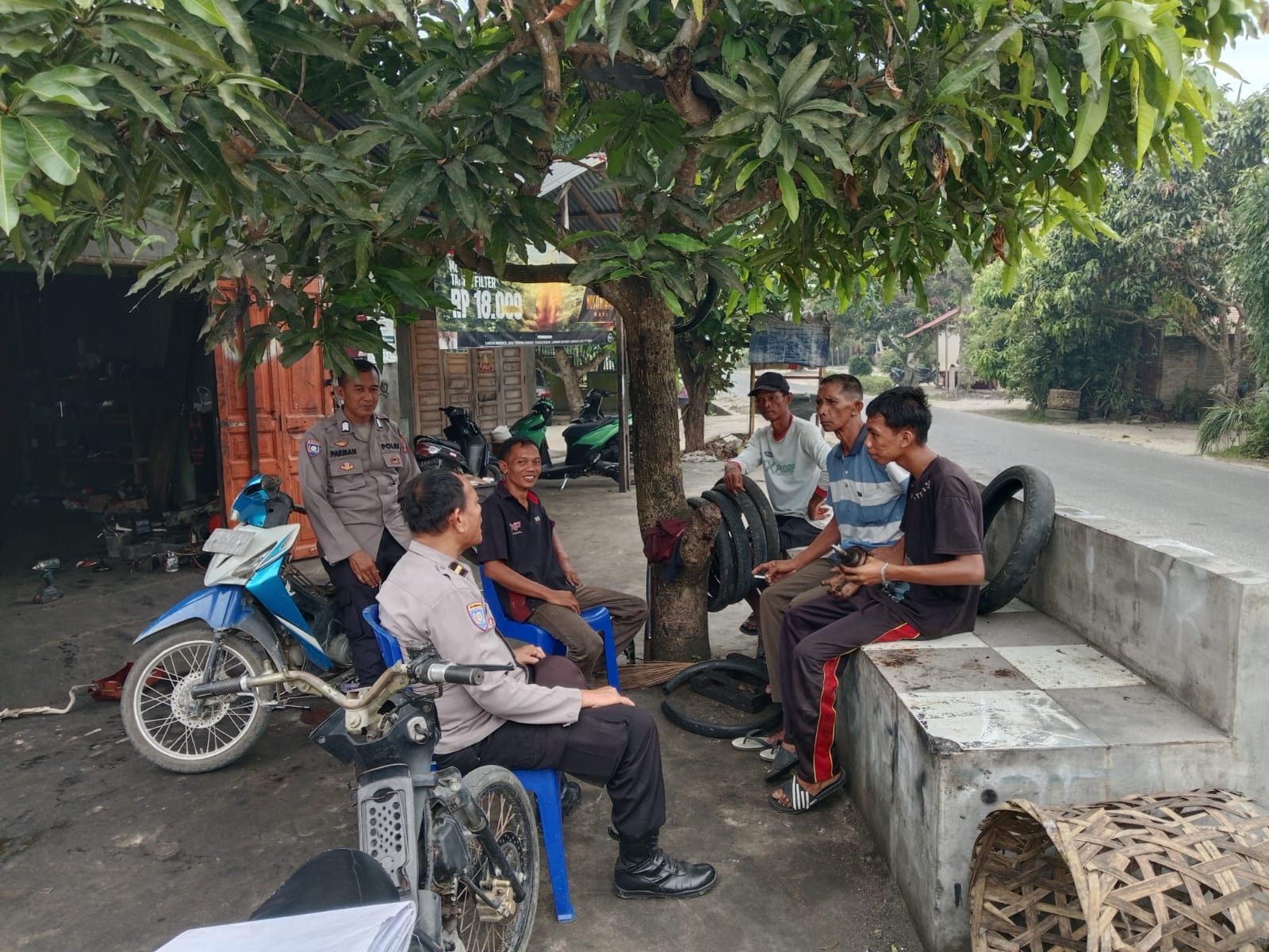 Sat Binmas Polres Batu Bara Gelar Jumat Curhat dan Cooling System di Desa Air Itam