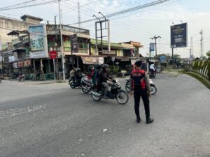 Sat Samapta Polres Batu Bara Tingkatkan Keamanan dan Ketertiban Lalu Lintas Melalui Strong Point Pagi