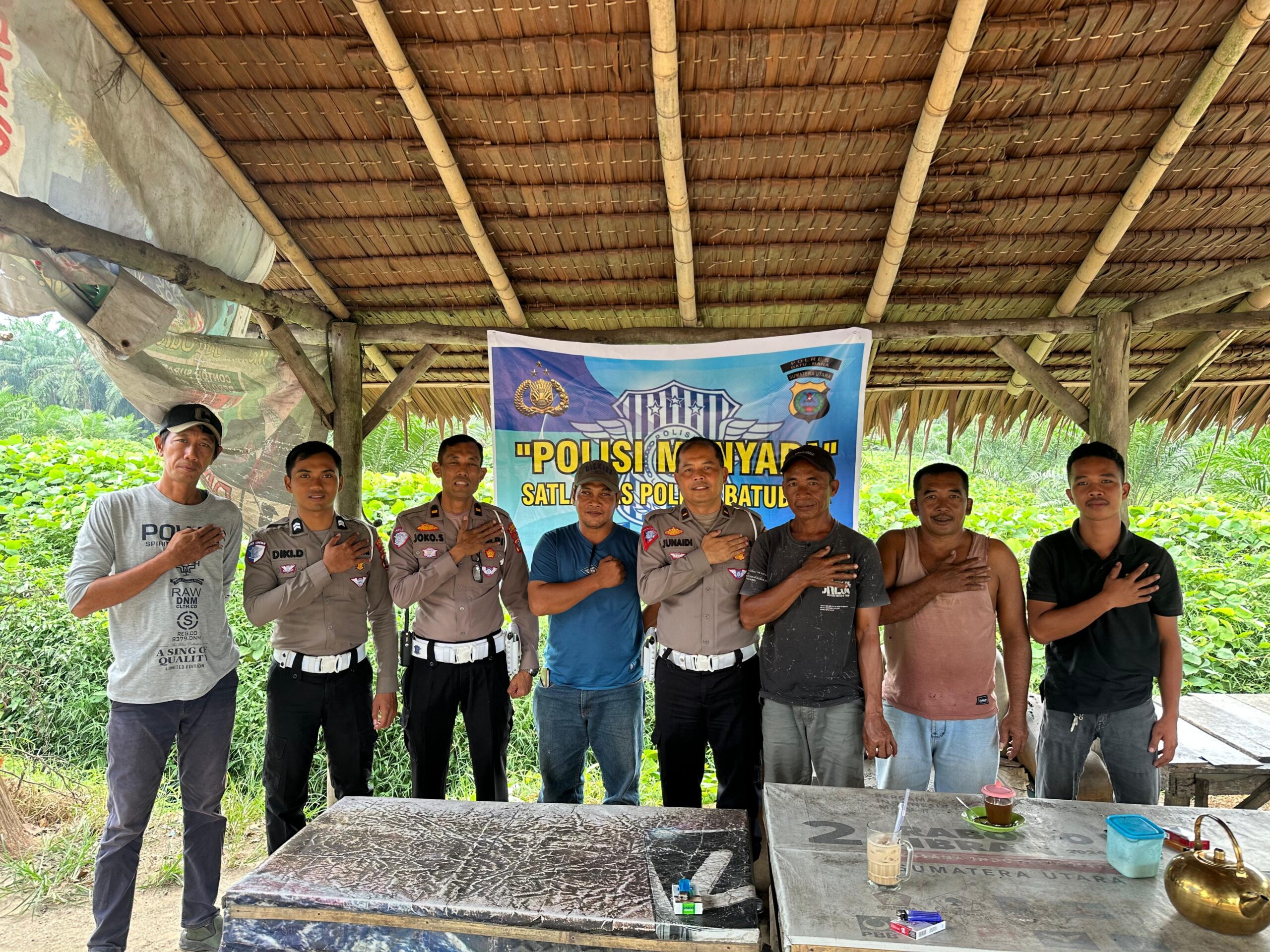 Satlantas Polres Batu Bara Sukseskan Program “Lalu Lintas Menyapa” dengan Sopir Angkutan Barang