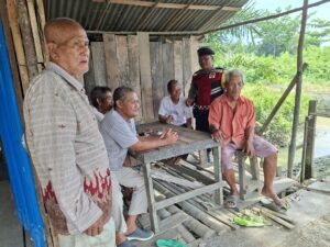 Kanit Samapta Polsek Medang Deras Jalin Silaturahmi dan Sosialisasi Kamtibmas di Desa Sidomulio
