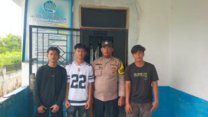 Bhabinkamtibmas Jalin Silaturahmi dan Jaga Keamanan di Desa Pakam Raya Selatan