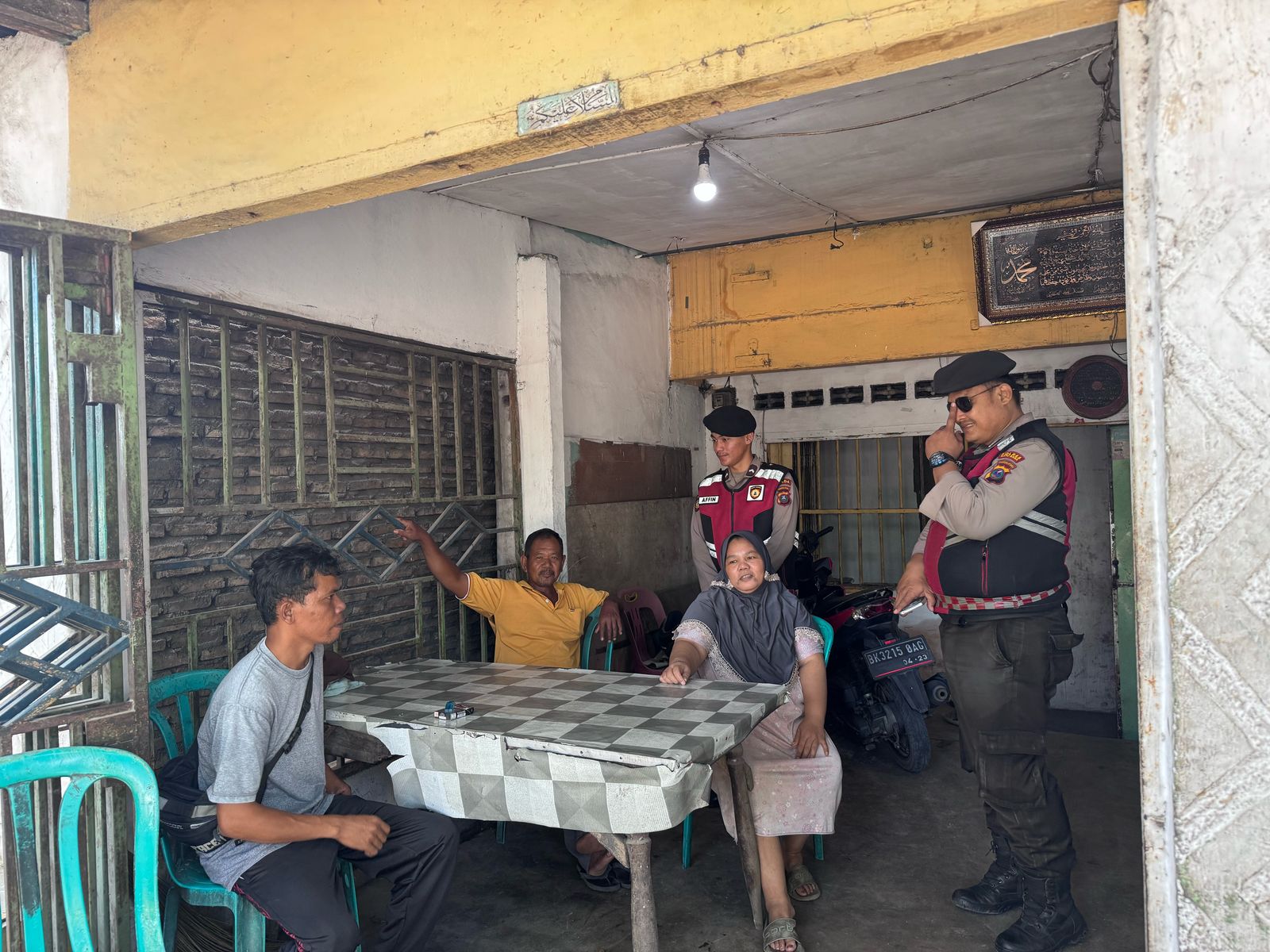 Sat Samapta Polres Batu Bara: Sosialisasi Kamtibmas di Warung Ibu Ida, Sumber Padi