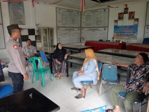 Bhabinkamtibmas Tingkatkan Keamanan dan Silaturahmi di Kelurahan Pagurawan