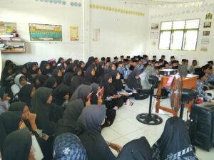 Pencegahan Dini: Kapolsek Medang Deras Sosialisasikan Bahaya Narkoba dan Judi Online di SMP IT Darul Abror