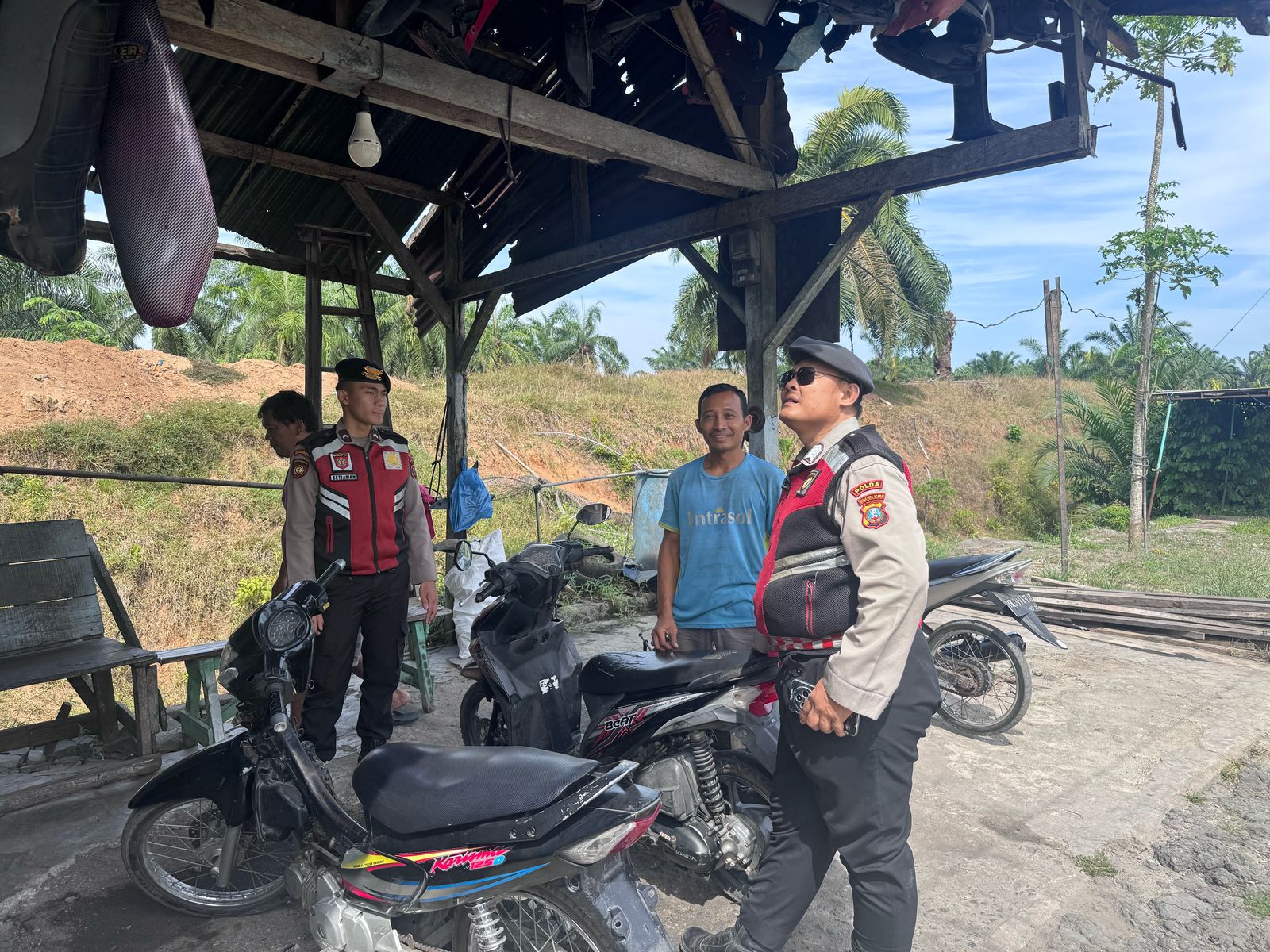 Sat Samapta Polres Batu Bara Jalin Silaturahmi dan Himbau Kamtibmas di Bengkel Paino