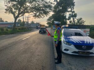 Satlantas Polres Batu Bara Patroli Kibas Bendera dan Rekam Video Arus Lalu Lintas di Lokasi Rawan