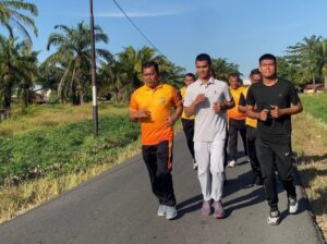 Wakapolsek Indrapura Pimpin Olahraga Bersama, Jaga Kesehatan dan Kebugaran Personel