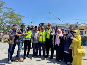 Satlantas Polres Batu Bara Tingkatkan Keselamatan dengan Serah Terima Palang Portal Perlintasan Kereta Api di Medang Deras