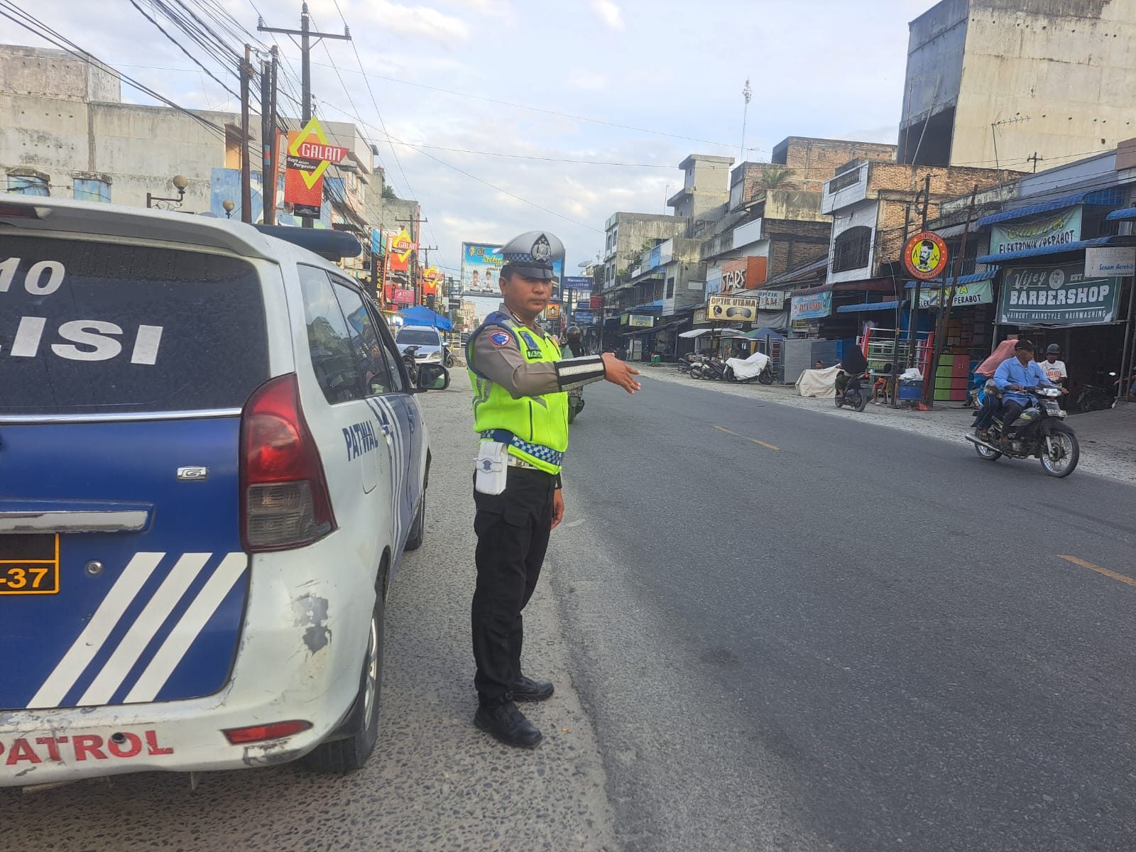 Satlantas Polres Batu Bara Tertibkan Lalu Lintas di Titik Rawan Kecelakaan