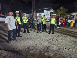 Polsek Limapuluh Amankan Penutupan Mangrove Culture Festival di Pantai Sejarah