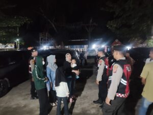 Sat Samapta Polres Batu Bara Tingkatkan Kamtibmas di Pantai Sejarah dengan Sosialisasi