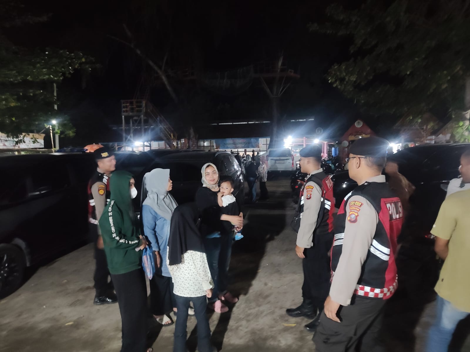 Sat Samapta Polres Batu Bara Tingkatkan Kamtibmas di Pantai Sejarah dengan Sosialisasi