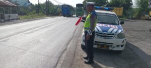 Satlantas Polres Batu Bara Lakukan Patroli Kibas Bendera dan Video Situasi Arus Lalu Lintas