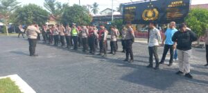 Polres Batu Bara Matangkan Kesiapan Peringatan HUT RI ke-80 dengan Latihan Baris Berbaris dan Hormat Senjata
