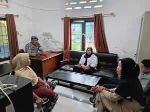 Ps. Kanit Propam Polsek Medang Deras Sambangi Warga Kelurahan Pkl Dodek, Jaga Kamtibmas