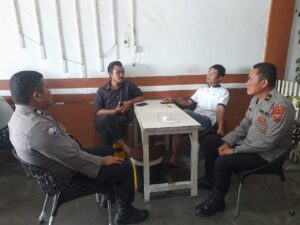 Polsek Lima Puluh Jalin Kedekatan dengan Warga Melalui Sambang dan Cooling System di Kelurahan Lima Puluh Kota