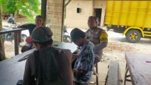Bhabinkamtibmas Polsek Medang Deras Aktif Jalin Kedekatan dan Sosialisasi Kamtibmas di Desa Pakam