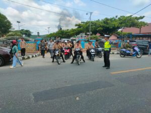 Satlantas Polres Batu Bara Siaga Amankan Arus Lalu Lintas Saat Sholat Jumat
