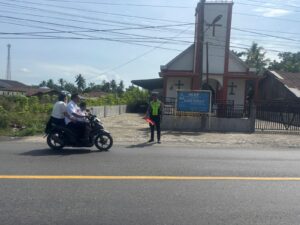 Satlantas Polres Batu Bara Amankan Lalu Lintas di Gereja HKBP Limapuluh
