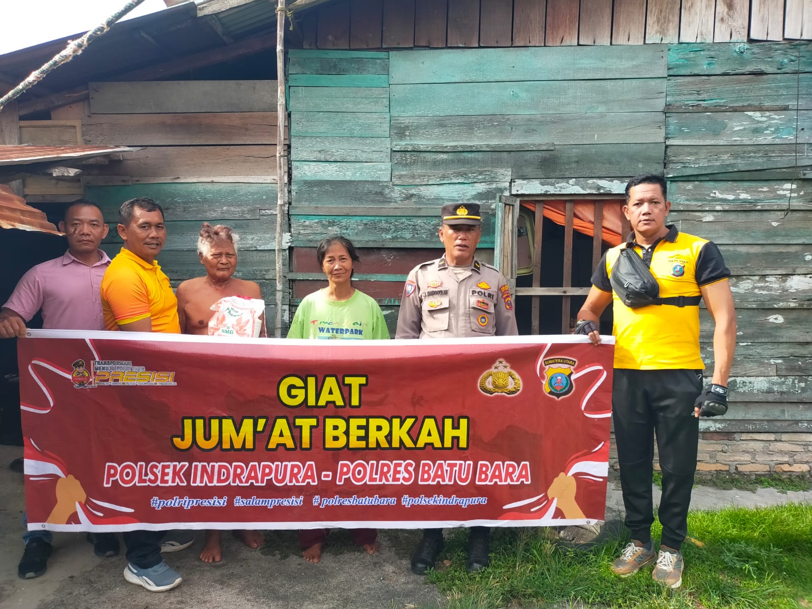 Polsek Indrapura Salurkan Bantuan Sembako Melalui Program Jumat Berkah