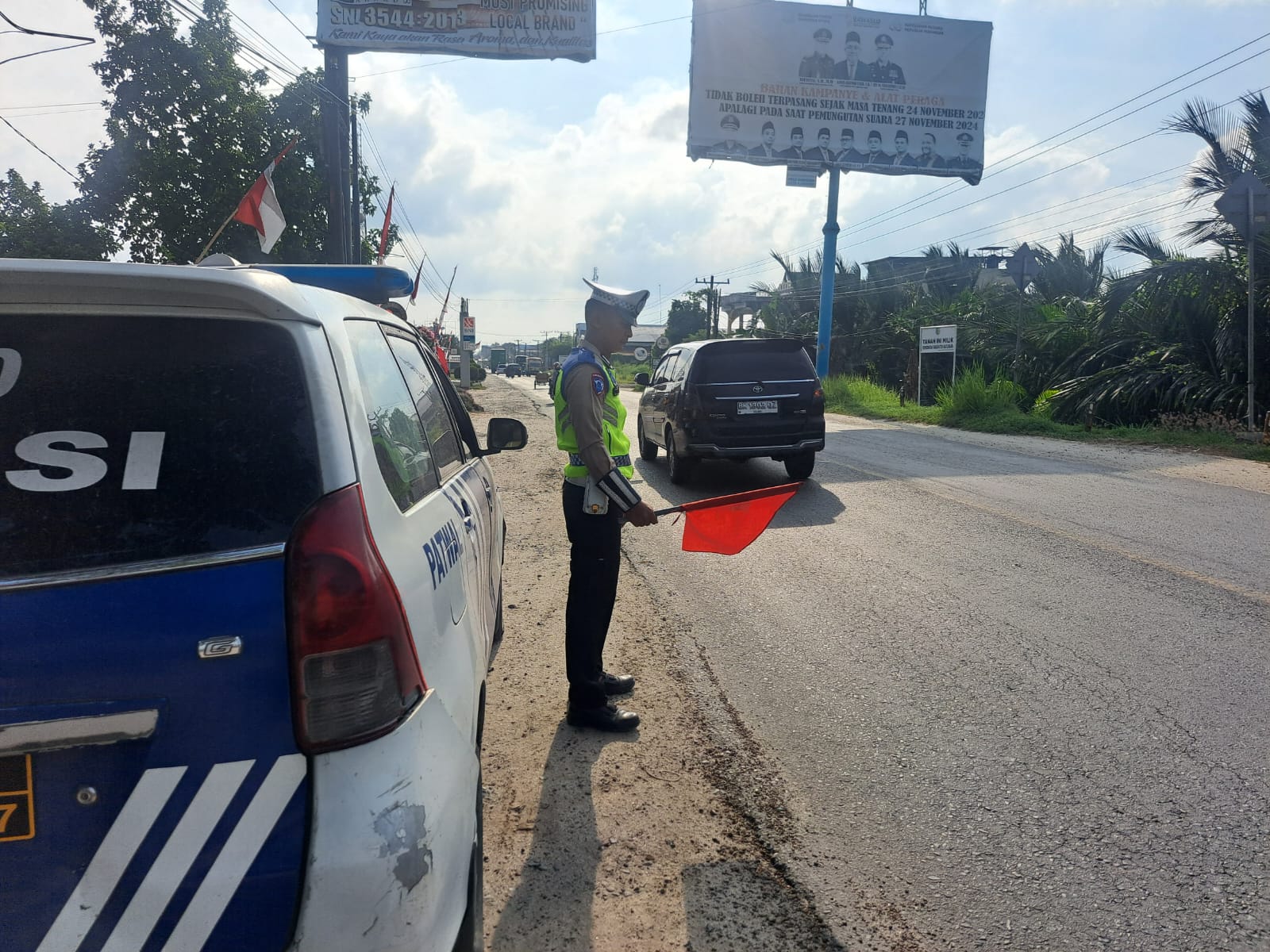 ‎Satlantas Polres Batu Bara Kembali Gelar “Patroli Kibas Bendera,” Sore Hari Aman dan Lancar Terkendali