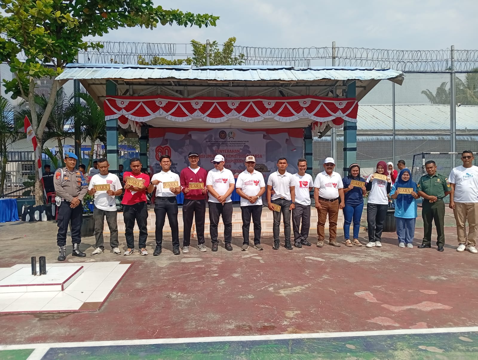 Polsek Labuhan Ruku Amankan Peringatan HUT RI ke-80 di Lapas, Beri Penghargaan kepada Warga Binaan Berprestasi
