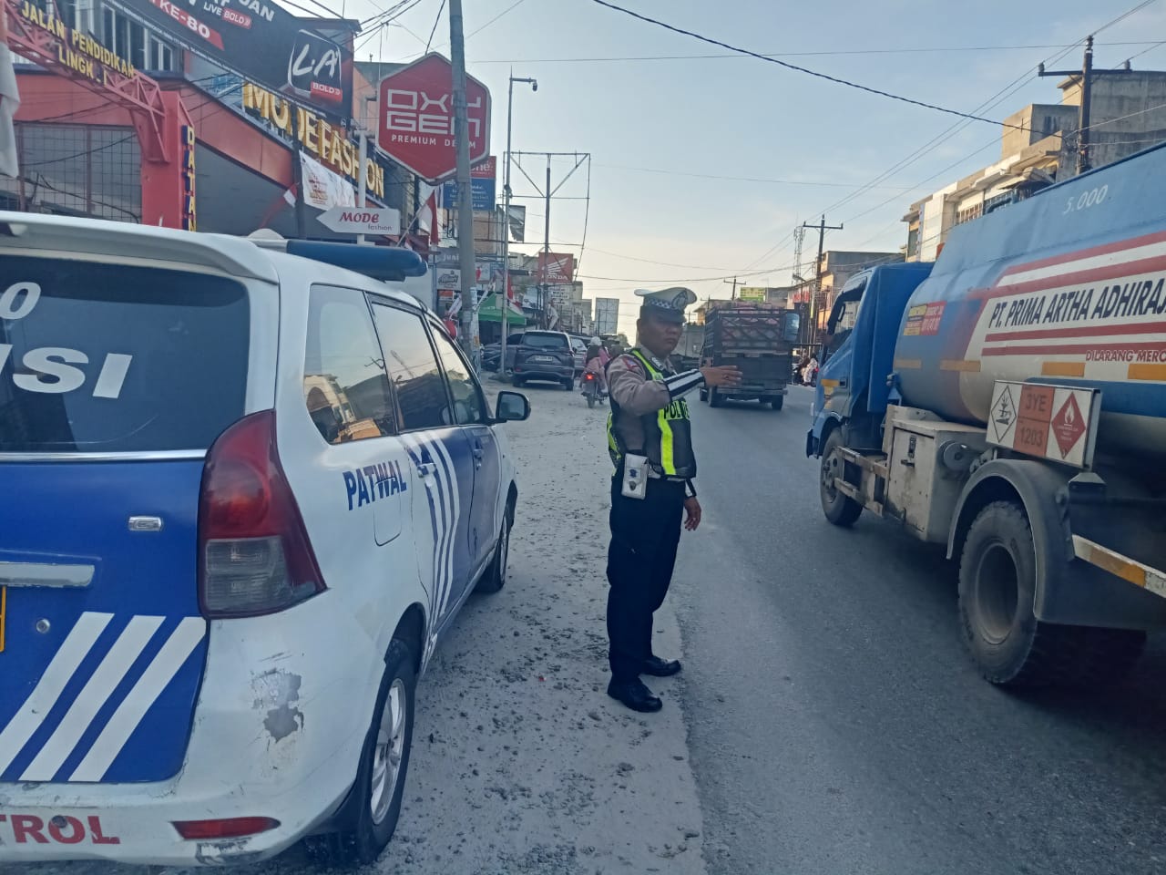 Personel Sat Lantas Polres Batu Bara Aktif Atur Lalu Lintas di Beberapa Titik Strategis
