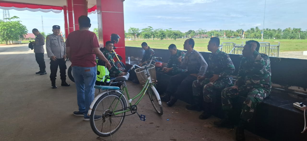 ‎Polsek Lima Puluh Tingkatkan Patroli di Kantor DPRD dan Bupati Batu Bara, Sinergi dengan TNI