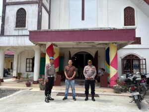 Pengamanan dan Patroli Ibadah Minggu di Gereja-Gereja Wilayah Hukum Polsek Labuhan Ruku