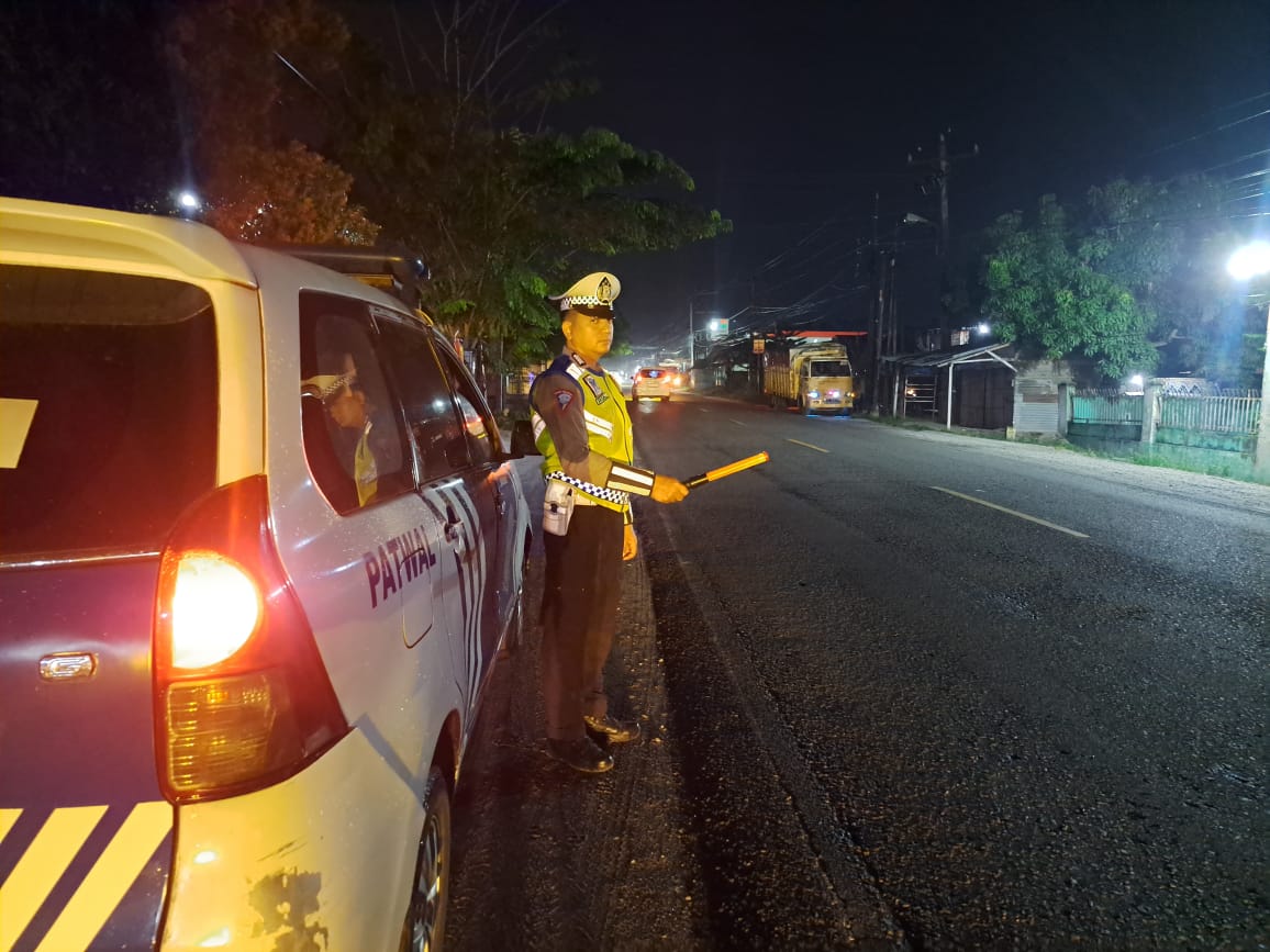 Sat Lantas Polres Batu Bara Gelar Pengaturan Lalu Lintas dan Patroli Blue Light, Ciptakan Kamseltibcarlantas Malam Hari