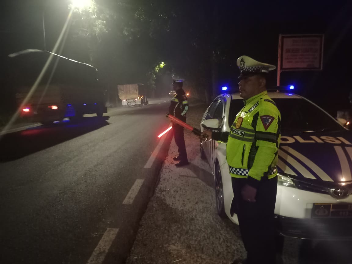Sat Lantas Polres Batu Bara Tingkatkan Keamanan dengan Patroli Blue Light di Malam Hari